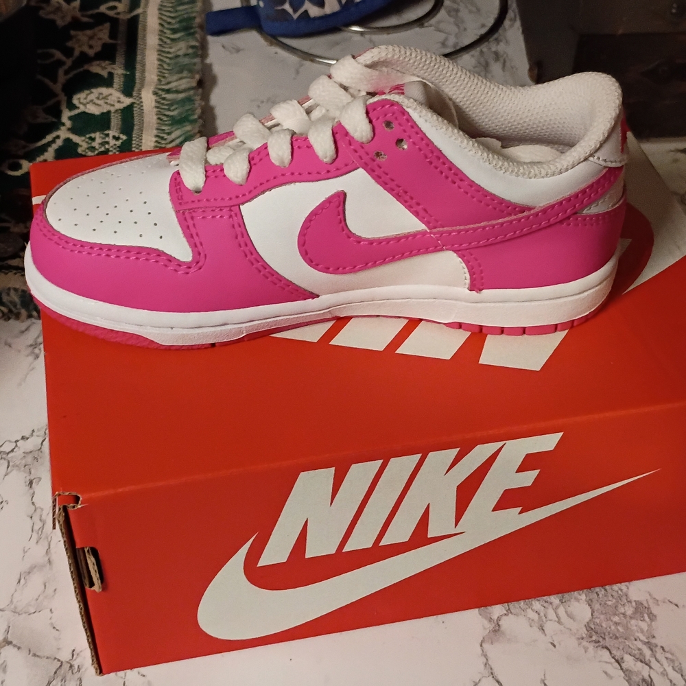 Nike Kids Sneakers in Pink and White